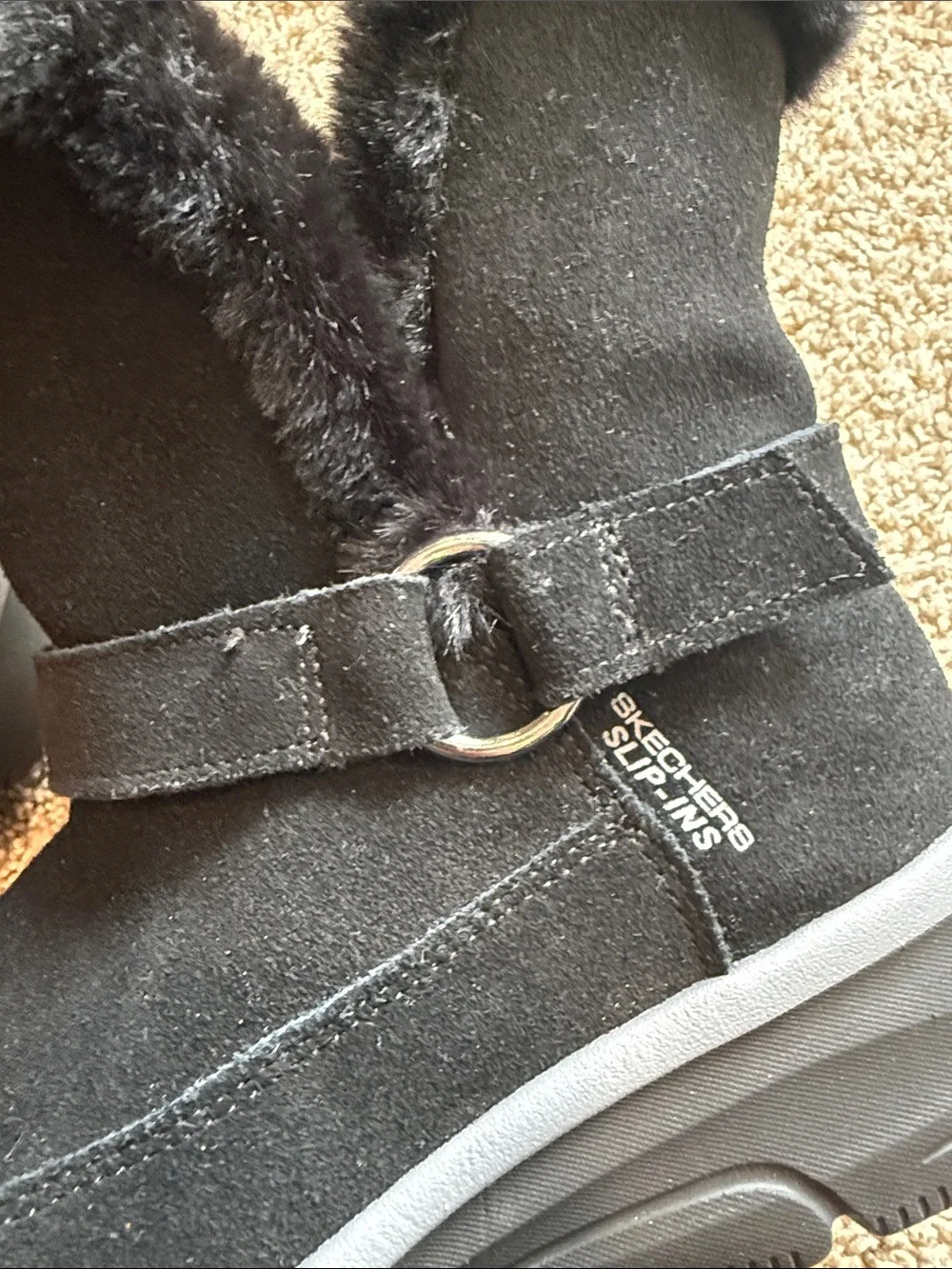 Skechers women’s slip ins  Black Faux-Fur Winter Boots size 7.5